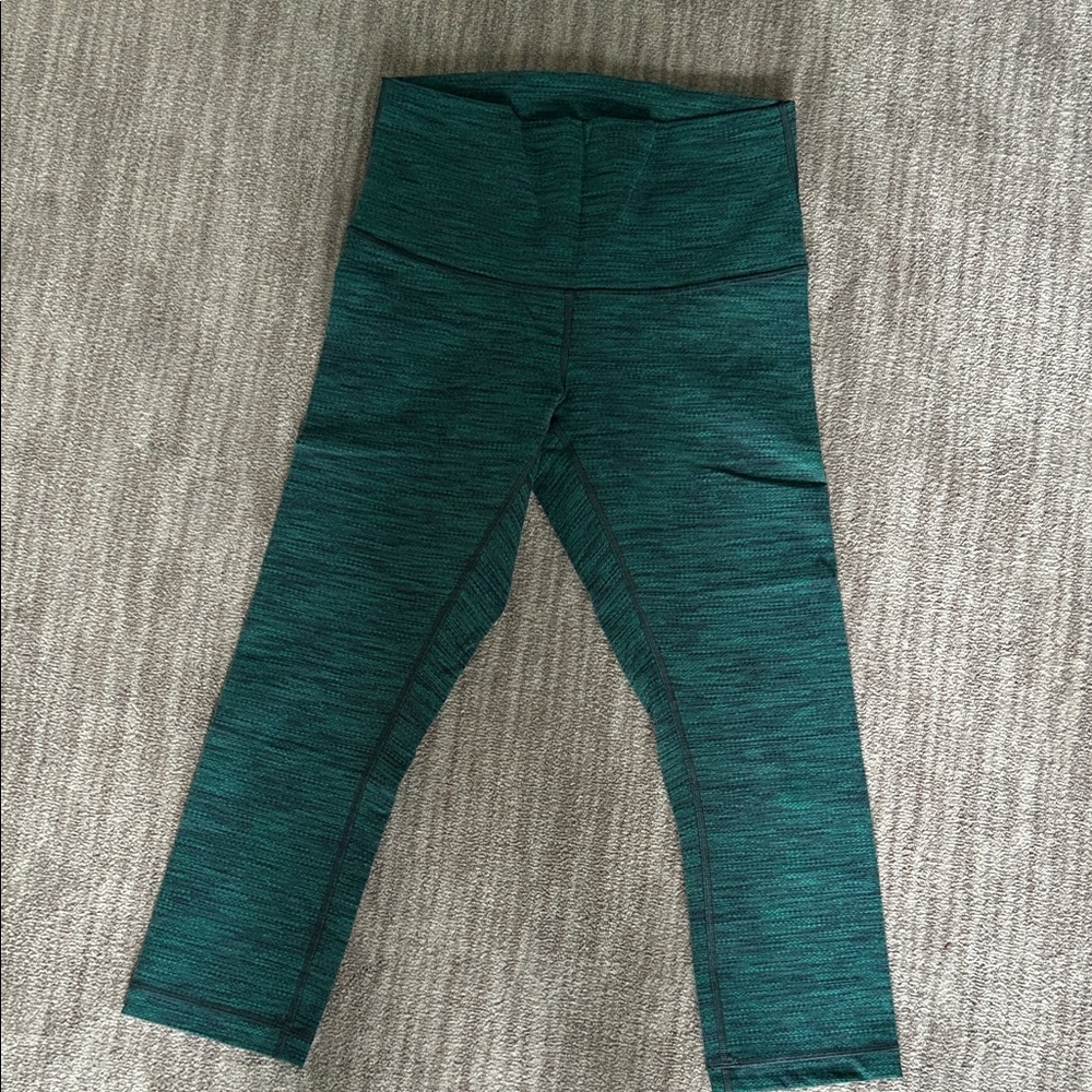 Lululemon Green Leggings Align 21” capri length NWOT